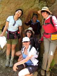 20090503TopangaRidge019WakakoLilyCamilleSherriAndrea.jpg